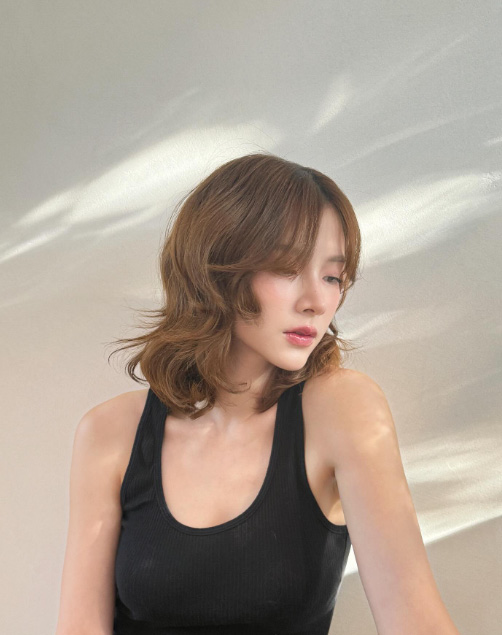 ใบเฟิร์น พิมพ์ชนก กับทรงผมสั้นดีเทลเก๋ มาส่องกันเถอะว่าเป็นทรงอะไร