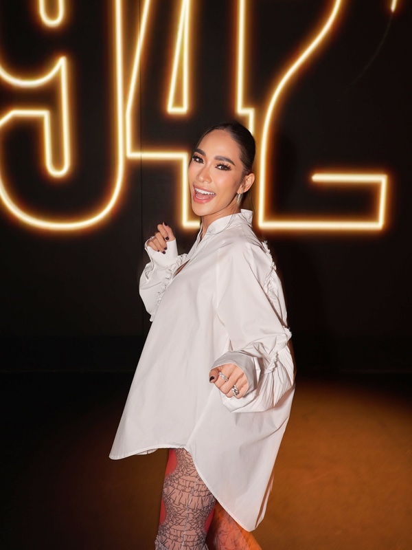 พลอย เฌอมาลย์ ลงคลิปหนุ่มคนดังตามจีบ