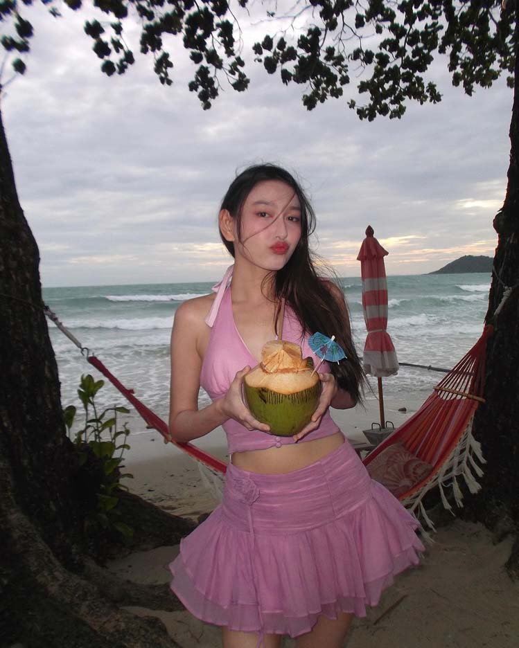 แพรว นฤภรกมล