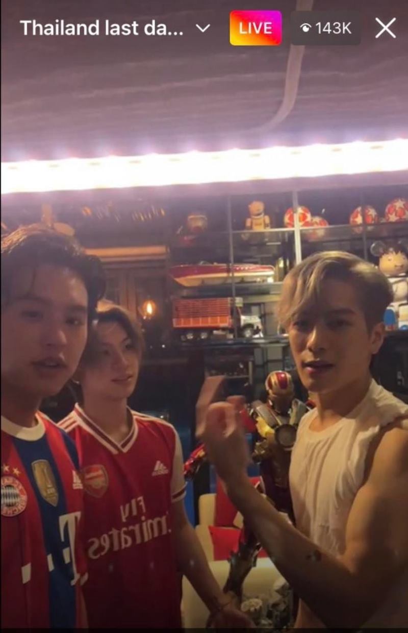 แจ็คสัน หวัง เตะบอล กับ บิวกิ้น กอล์ฟ เต๋า