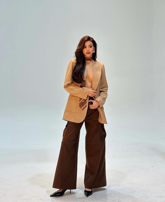 อิงฟ้า เผยลุคออฟฟิศสุดเท่ปนเซ็กซี่