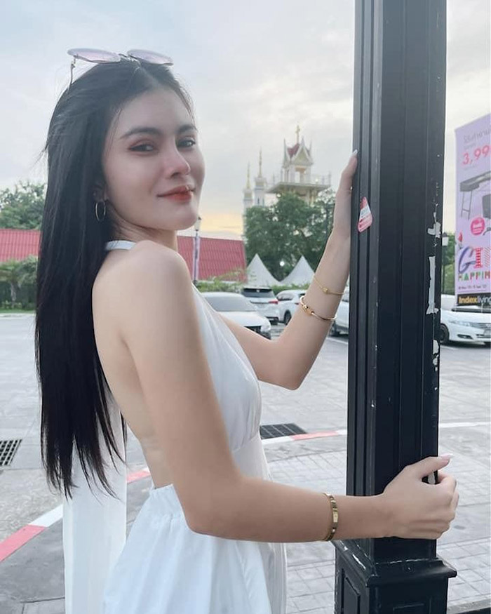 เอ๋ มิรา