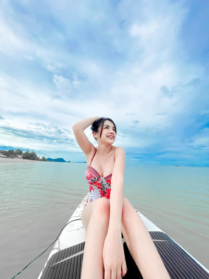 เจนนี่ ได้หมดถ้าสดชื่น ชุดว่ายน้ำ