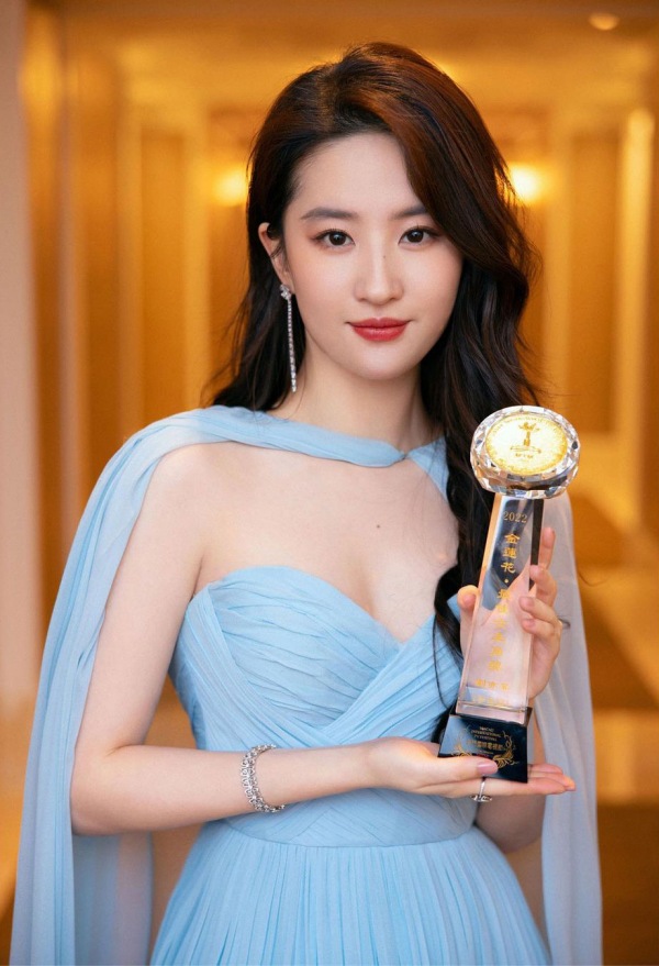 หลิวอี้เฟย liu yifei