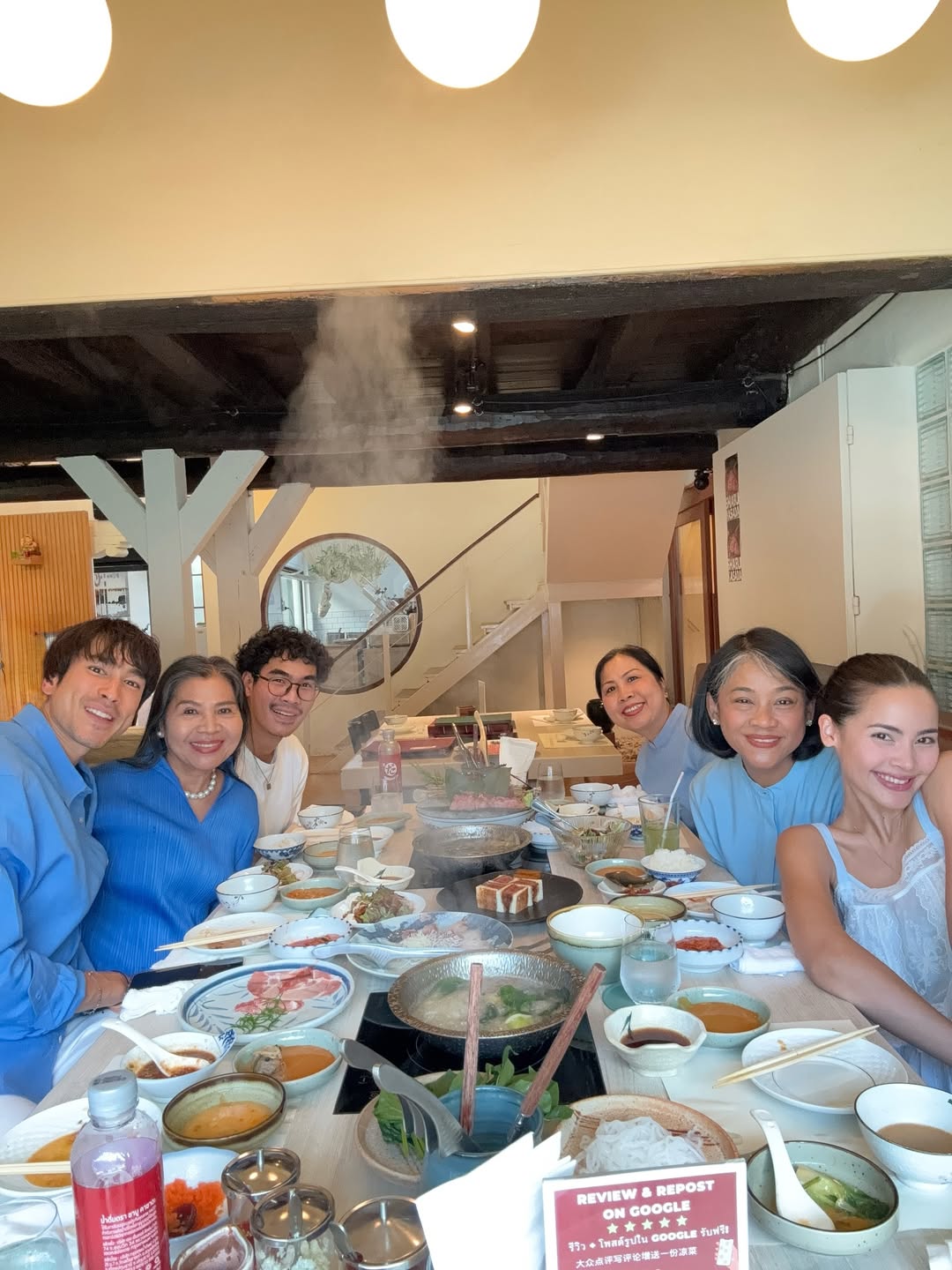 ณเดชน์ ญาญ่า น้องชาย และคุณแม่