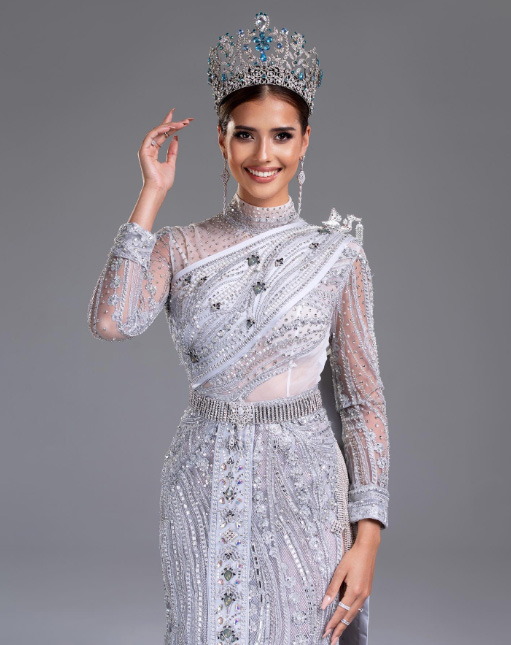 แอนโทเนีย โพซิ้ว