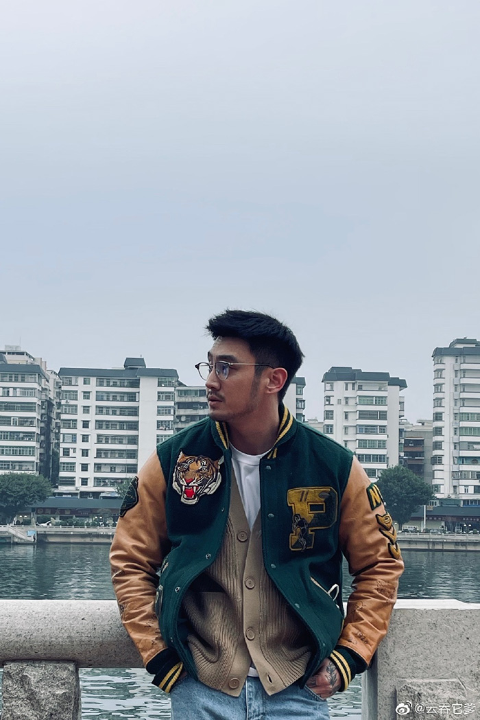 หนุ่มหล่อ