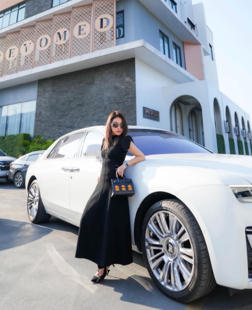 เมย์ ดร.วาสนา อินทะแสง ประวัตินักธุรกิจสาวสวย รวย เก่ง เจ้าของ Rolling Round