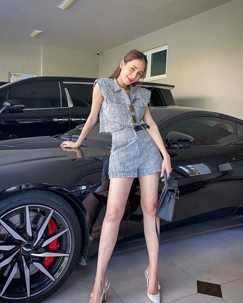 เนย โชติกา