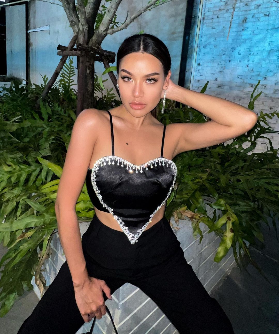 ปลายฟ้า วราหะ