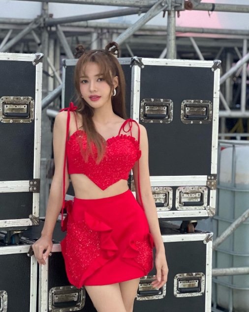 แฟชั่นชุดร้องเพลง