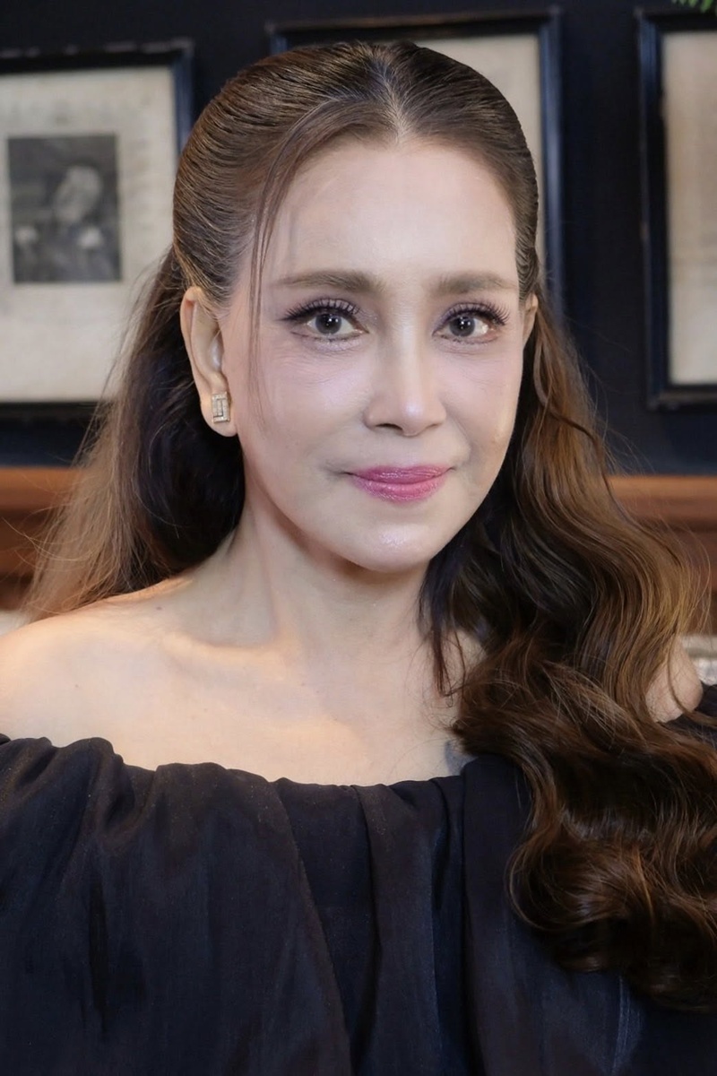 อำภา ภูษิต