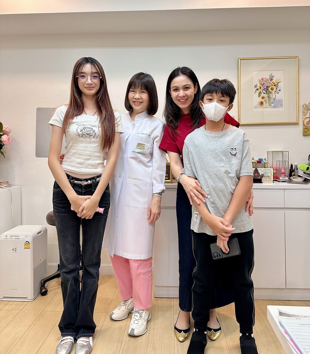 กบ สุวนันท์ พาลูก ๆ วัดสายตา แต่ภาพ น้องณดา พาหลุดโฟกัส