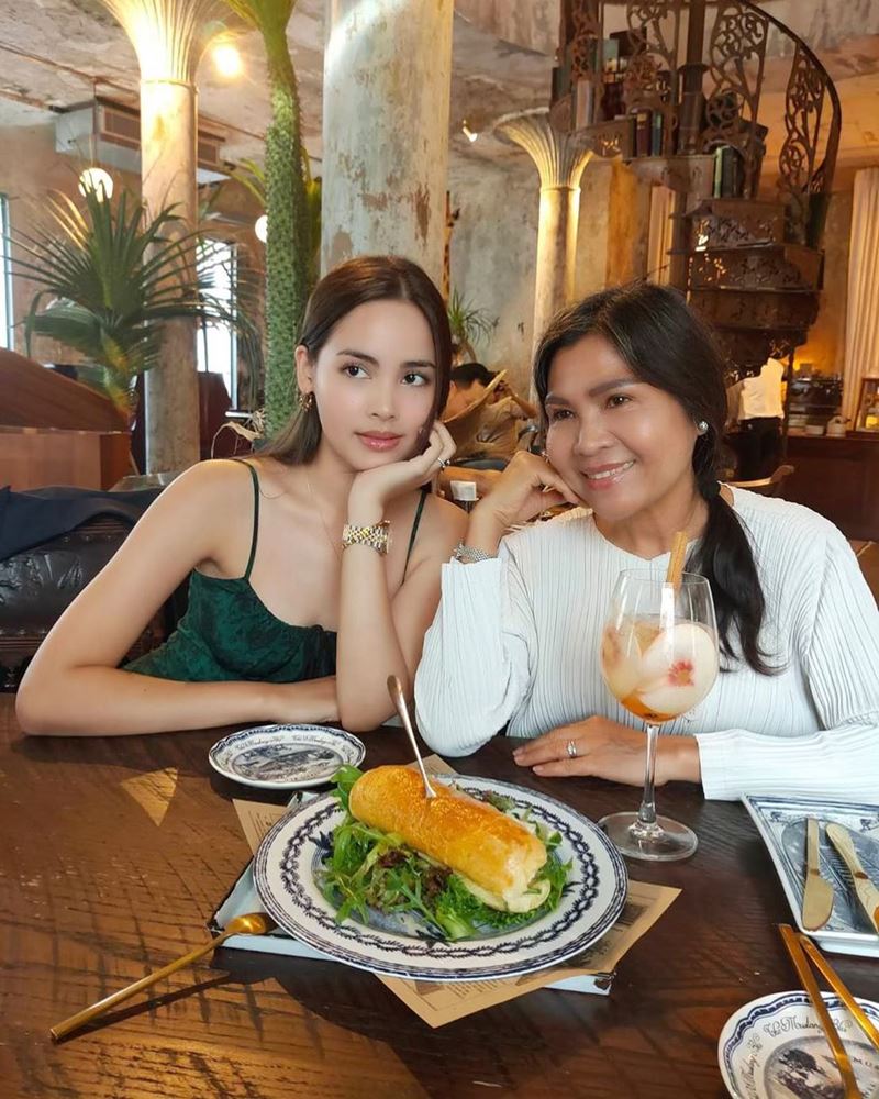 ญาญ่า อุรัสยา