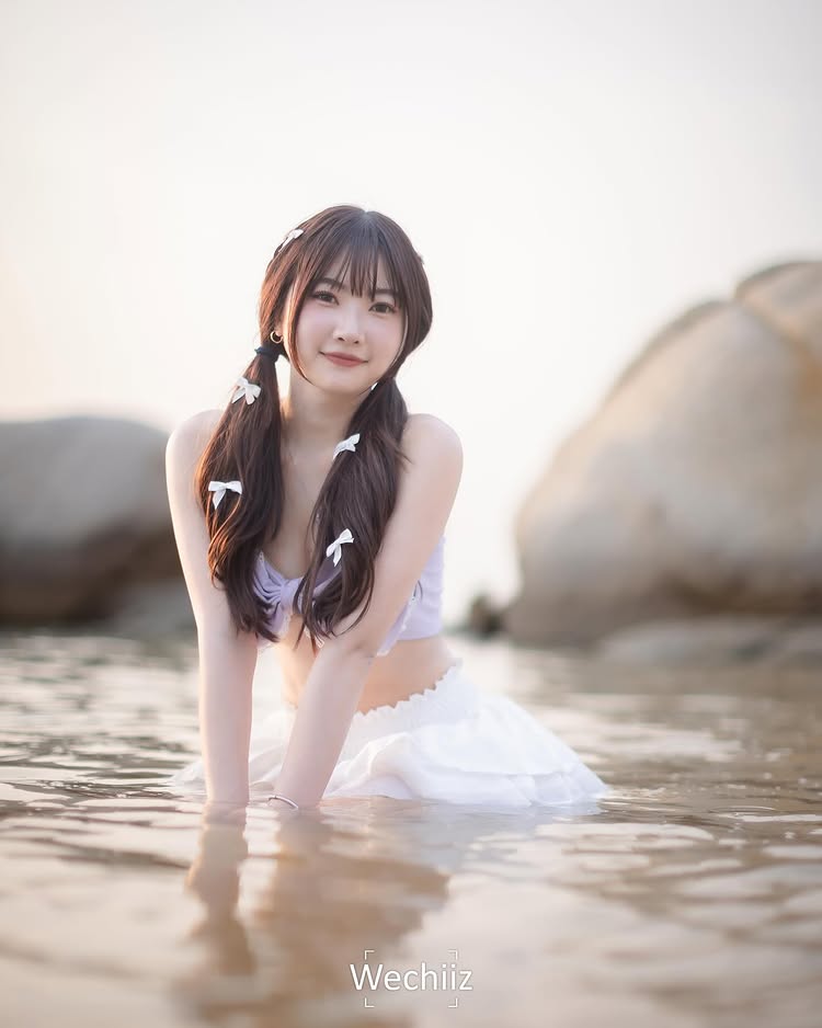 ไข่มุก วรัทยา หรือ ไข่มุก BNK48 จัดลุคสดใสซาบซ่า นุ่งสั้น แชะภาพริมหาด