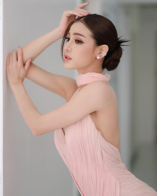 แบม ไพลิน ประวัติ