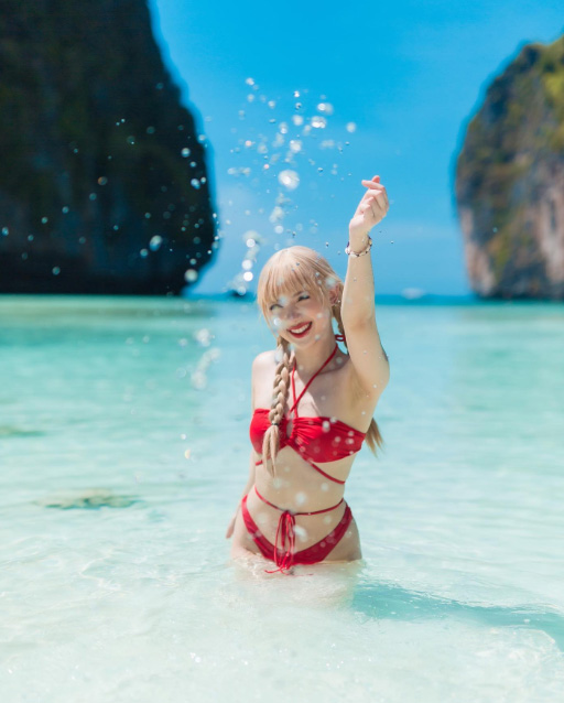 พลอยชมพู ชุดว่ายน้ำ