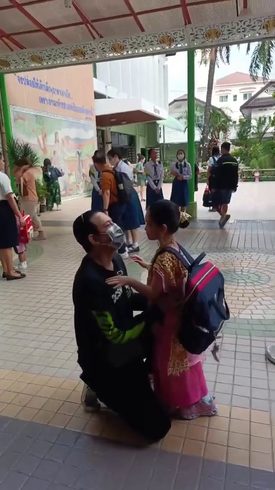 น้องวีจิ ลูกสาว หนุ่ม ศรราม แต่งชุดไทย สวยออร่า