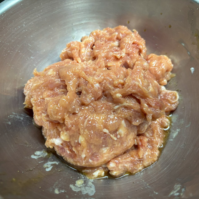 ราเมงเกี๊ยวหมูหางยาว ซุปไก่ กับปีกไก่ตุ๋นซอส เมนูเส้น อาหารจานเดียว เกี๊ยวหมู สูตรอาหาร