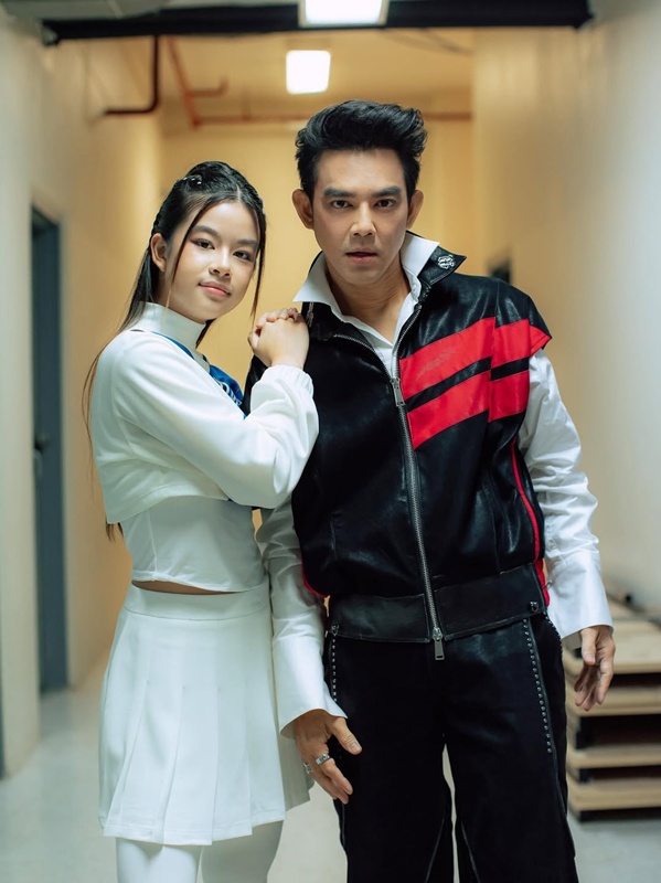 น้องโสน ขึ้นคอนเสิร์ตกับ พ่อมอส ปฏิภาณ