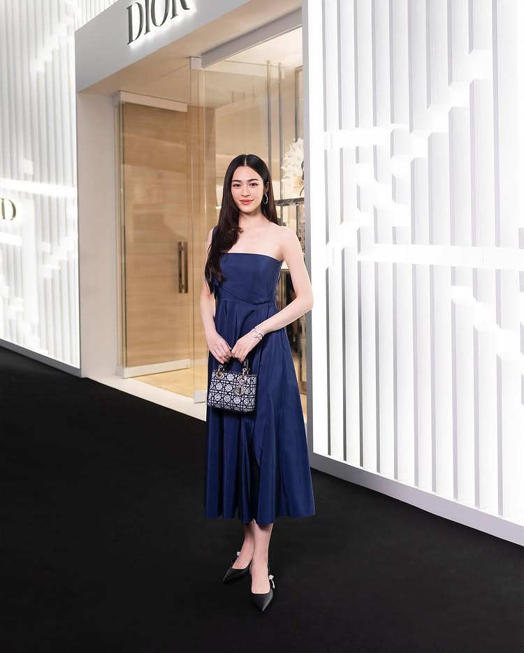 หลิงหลิง คอง แปลงโฉมเป็นนางสงกรานต์