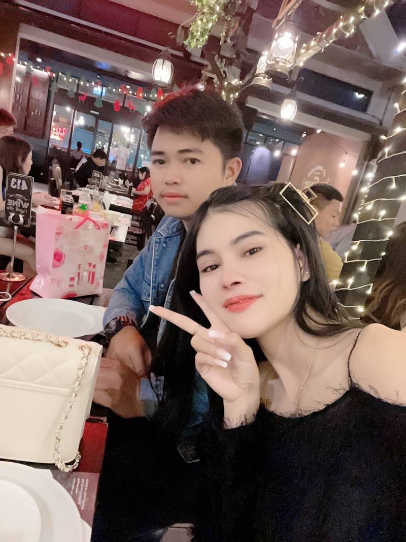 เอ๋ มิรา 