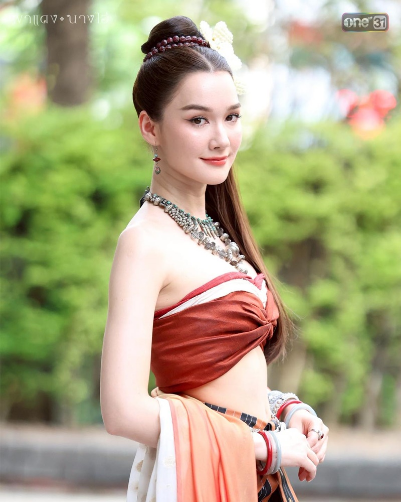 ผาแดงนางไอ่ ตัวละคร