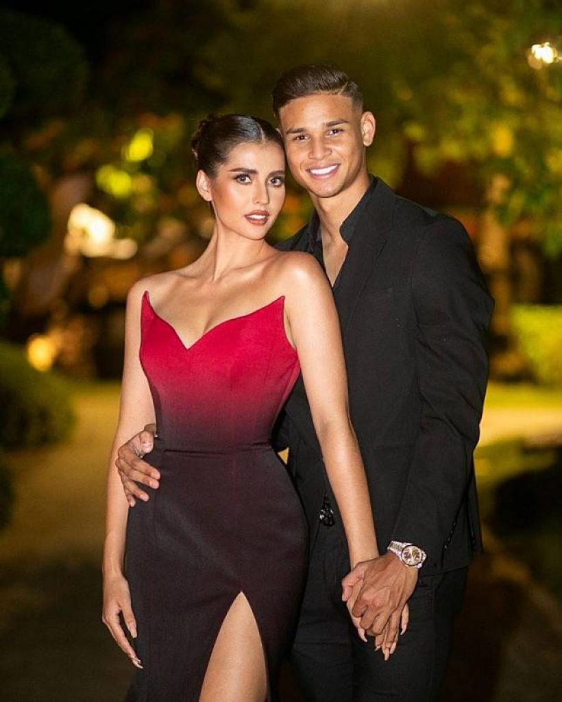 แอนโทเนีย โพซิ้ว 