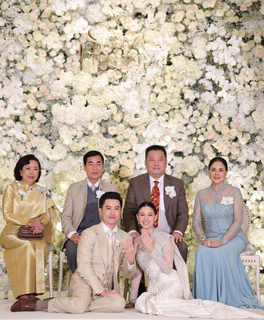 แคท ซอนญ่า ชุดแต่งงาน