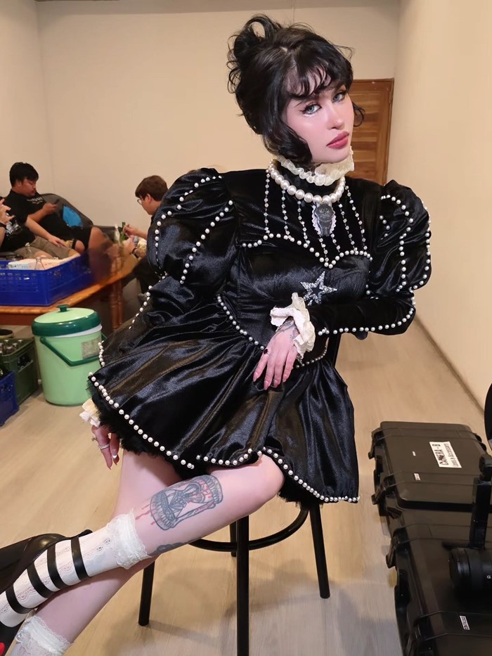 ปราง ปรางทิพย์ อวดแหวนเพชร นิ้วนางข้างซ้าย