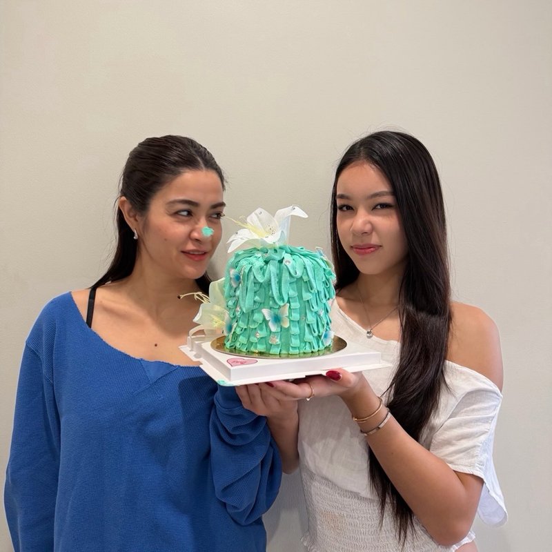 ทั้งสวยทั้งเก่ง ! น้องแตงโม ลูกสาว แจง - แจ๊ส ชวนชื่น สอบเทียบจบ ม.6 ในวัย 16 ปี 
