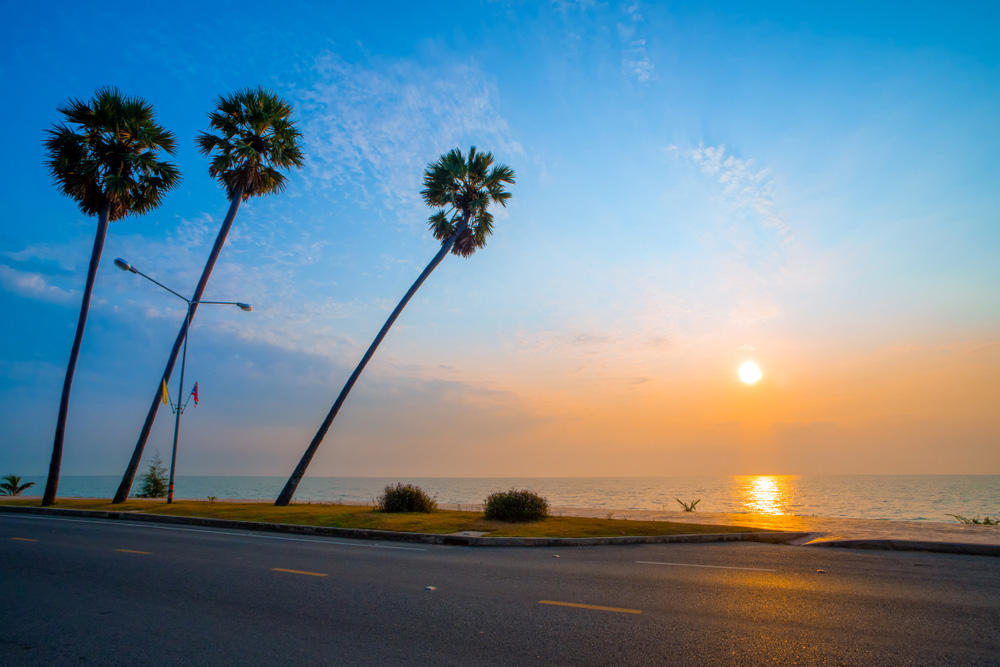 ถนนเลียบชายหาดปราณบุรี จังหวัดประจวบคีรีขันธ์