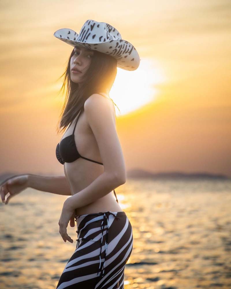 จีน่า เดอะเฟซ ชุดว่ายน้ำ