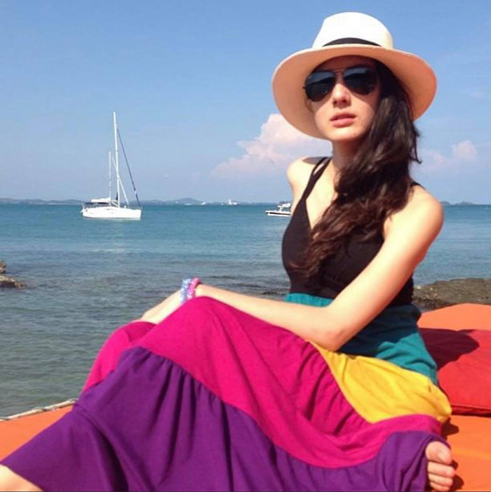 เทย่า นิโคล ประวัติ