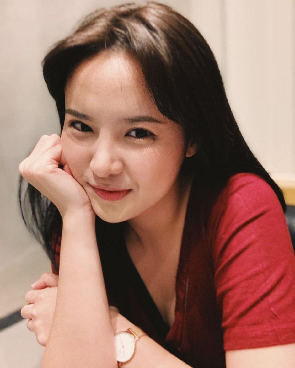 แอนนี่ สรารัตน์