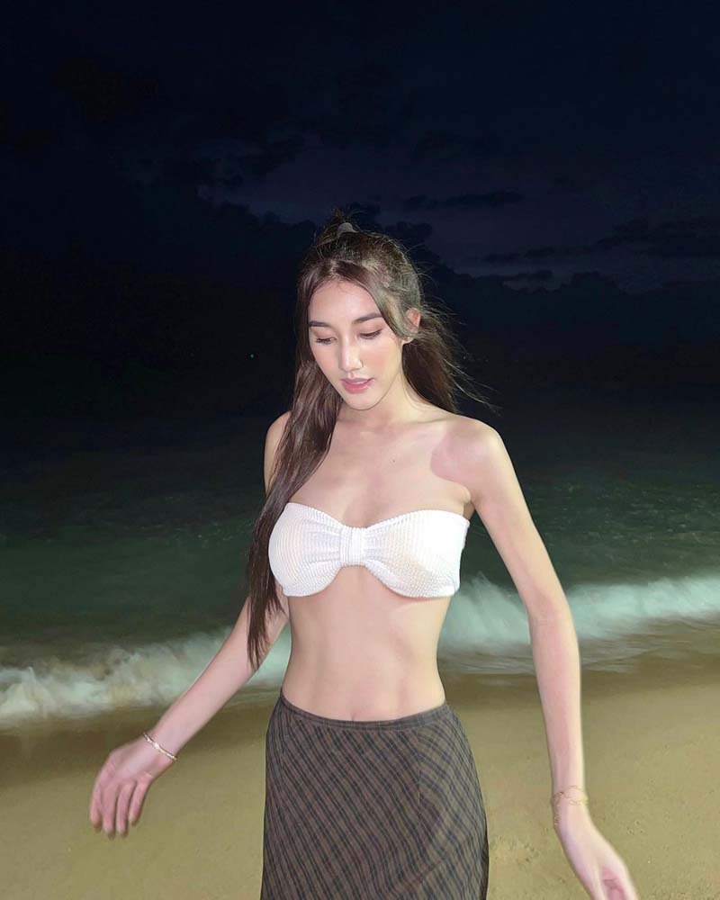 เบส รักษ์วนีย์