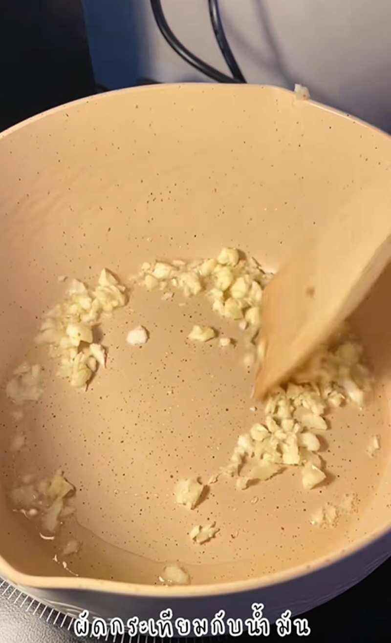 ข้าวหน้าหมูไข่ขยี้