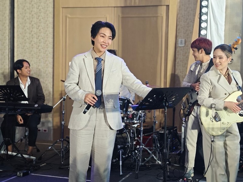 โรส ศิรินทิพย์ ร้องเพลง