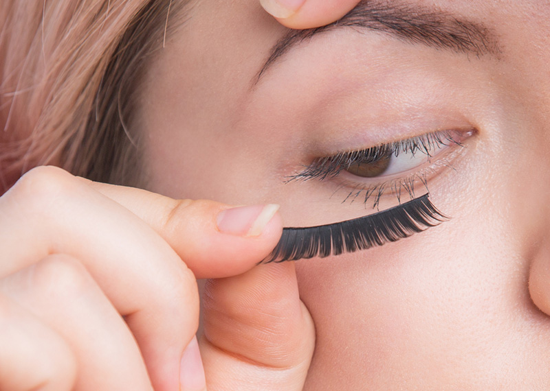 ขนตาปลอมมีกาวในตัว