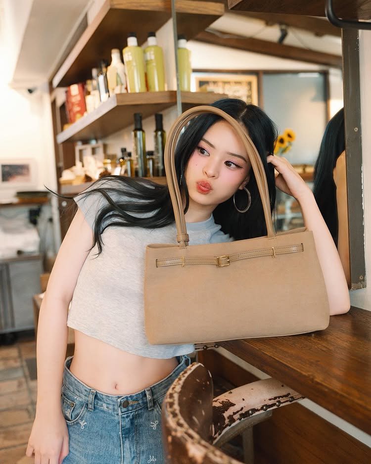 แอลลี่ อชิรญา กับแฟชั่นชุดเดินตลาดกลางคืนที่หัวหิน