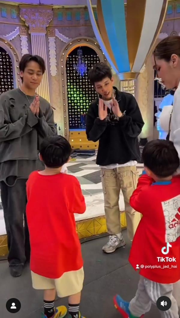 น้องสายฟ้า น้องพายุ Paper Planes