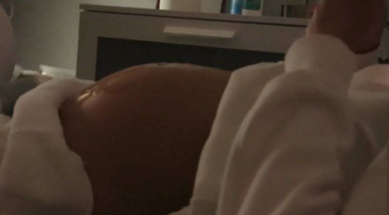 ฟ้า ยงวรี ท้อง