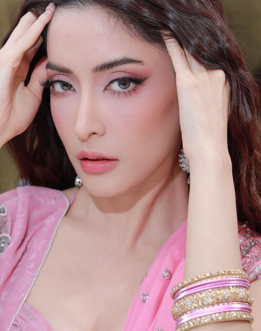 พิ้งค์กี้ สาวิกา