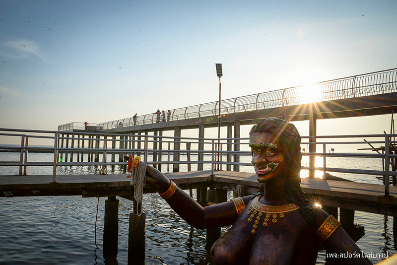 สกายวอล์กวัดหงษ์ทอง