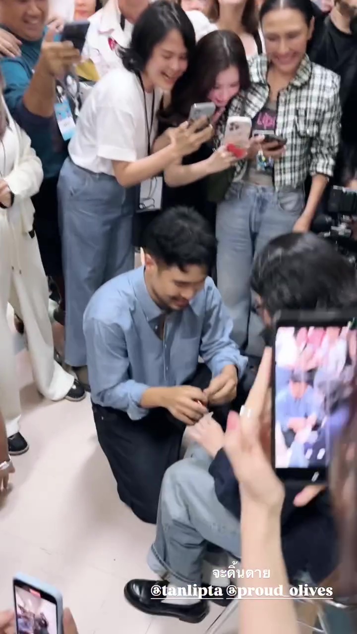 แทน ลิปตา คุกเข่าขอแต่งงาน พราว อรณิชา หลังจบคอนเสิร์ต