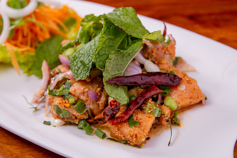 ลาบแซลมอนสุก สูตรลาบแซลมอน เมนูลาบ เมนูปลาแซลมอน สูตรอาหาร