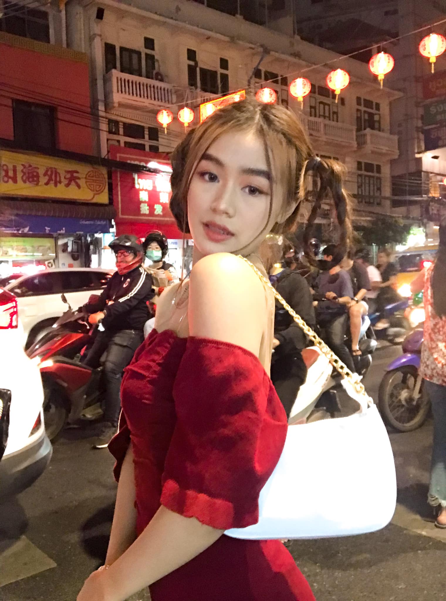 วีวี่ มนัสวี