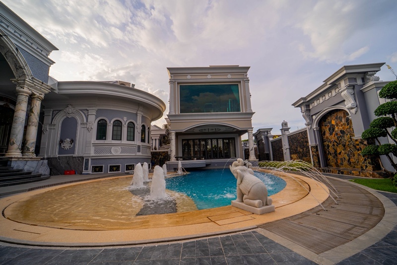 คฤหาสน์หรู