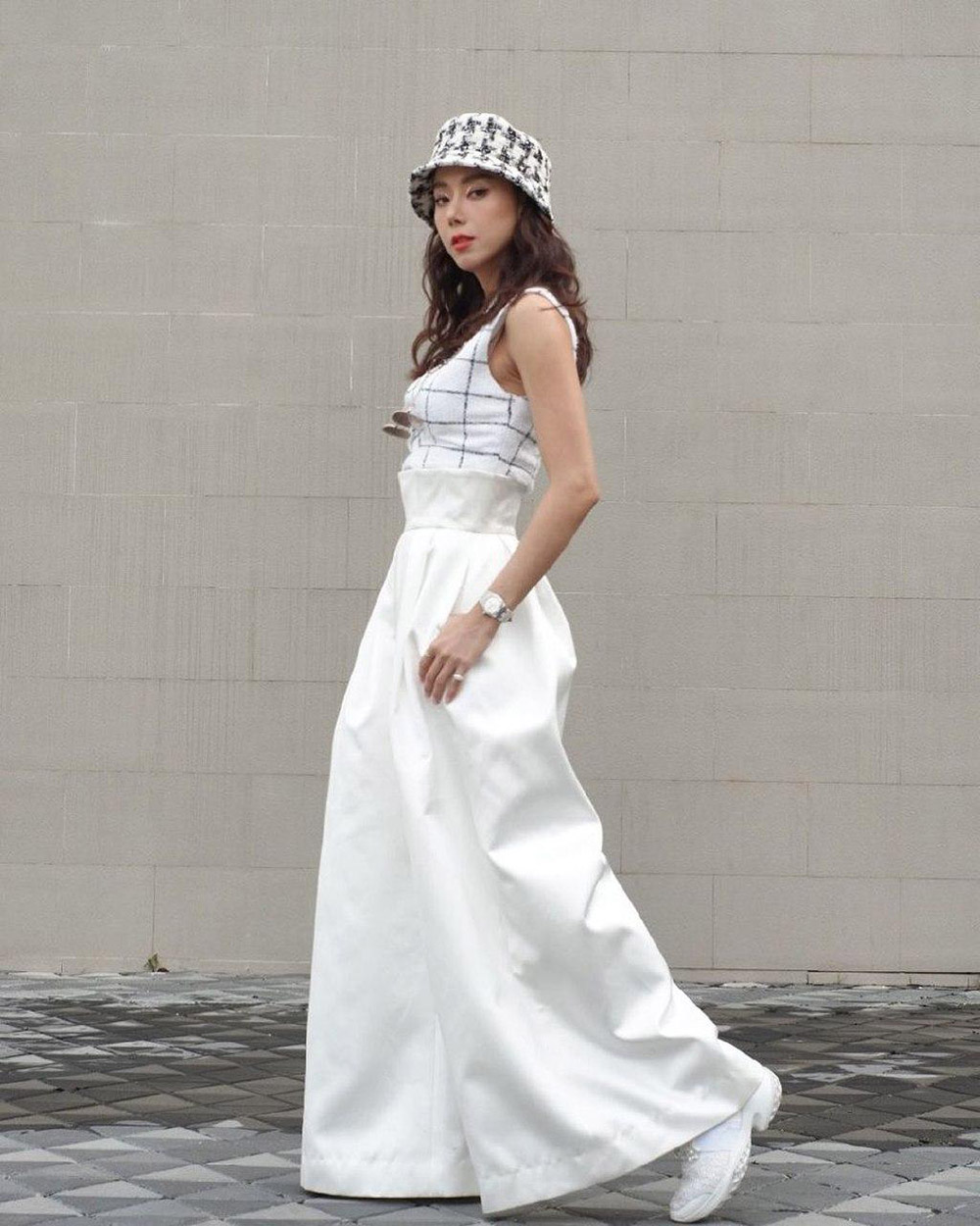 แฟชั่น, เสื้อสีขาว