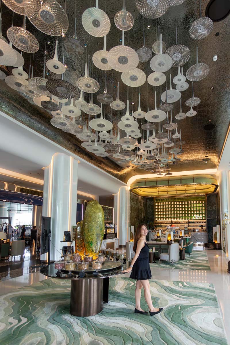 Oort Cloud Tea Room คาเฟ่ธีมอวกาศ